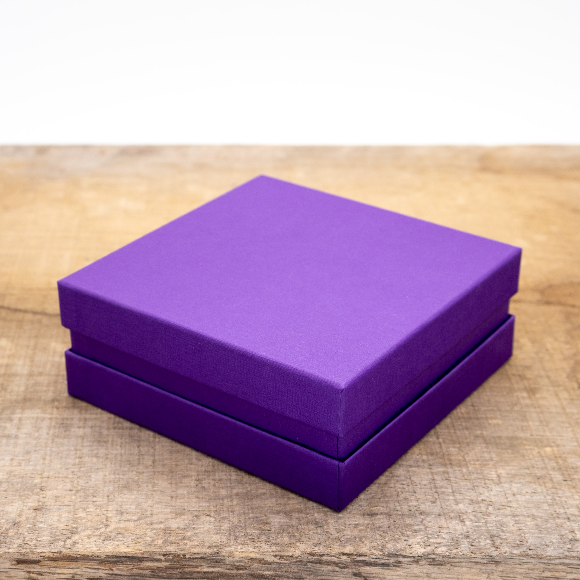 S130130050022-Lila-Efalin-163-2 Premium Geschenkkarton - Lila