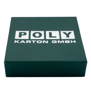 Dunkel grüner Karton mit weißem Logo - Heißfolienprägung.
